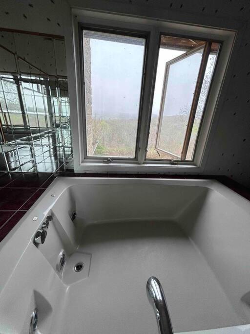 Villa Casino Chalet With Incredible Views à Uncasville Extérieur photo